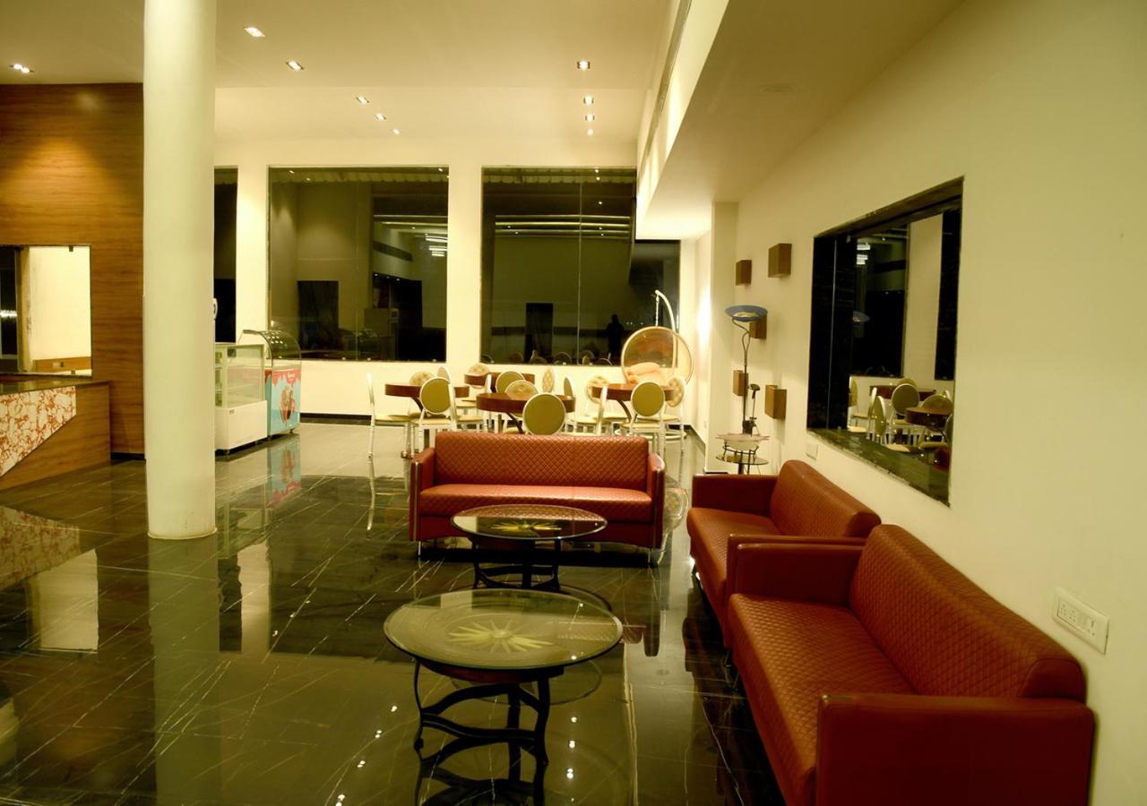 בהבנגאר One Earth Santu Eco Resort מראה חיצוני תמונה